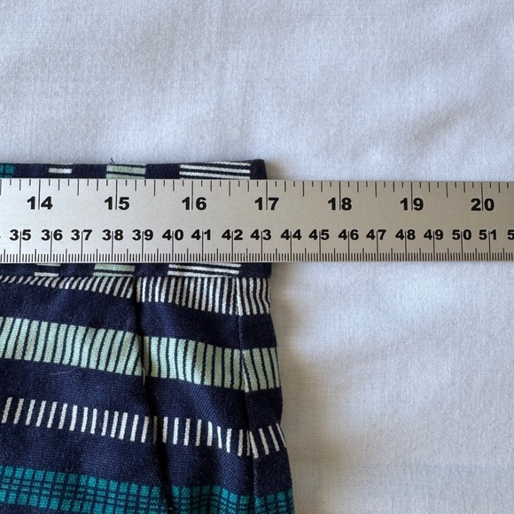 Banana Republic Factory Women's 8 Chino Style Striped Casual Walking Shorts - Picture 7 of 11